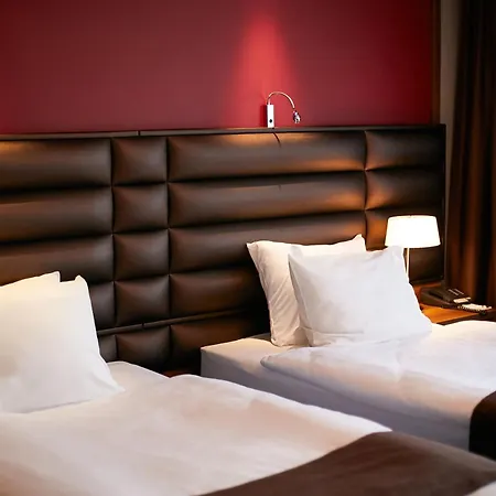 מלון Centre By Ihg 5*
