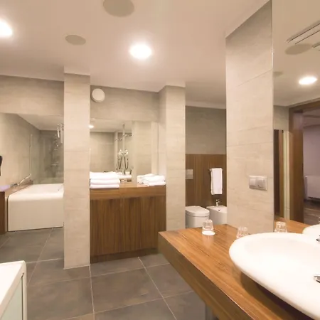 Centre By Ihg 5*