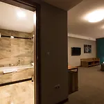 Centre By Ihg Отель